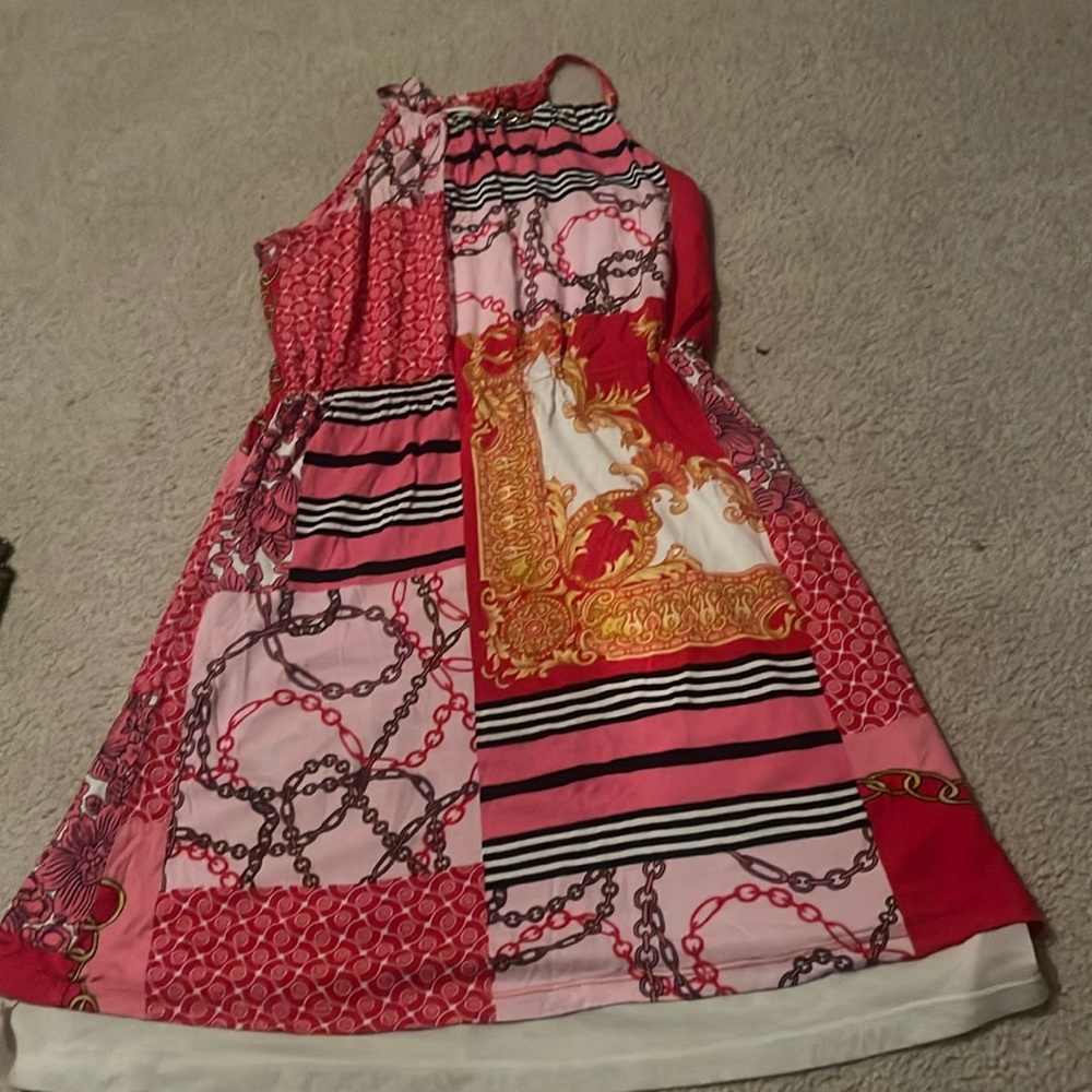 Pink design dress with gold chain and open chest hole